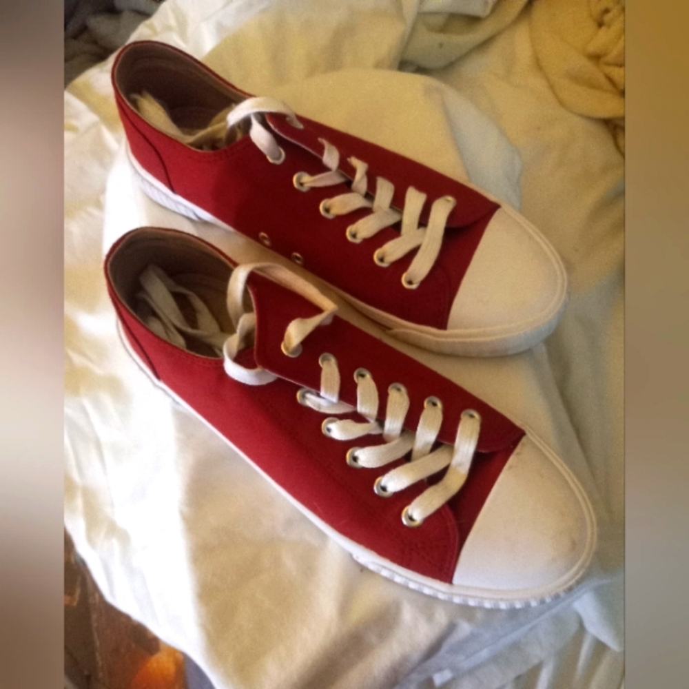 True Craft ladies sneakers size 8.5